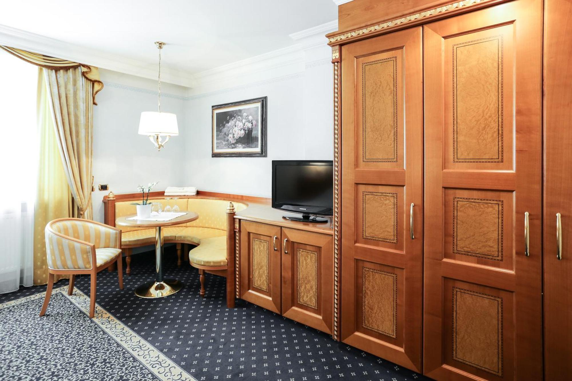 Cityhotel Goldener Adler B&B К'юза Екстер'єр фото