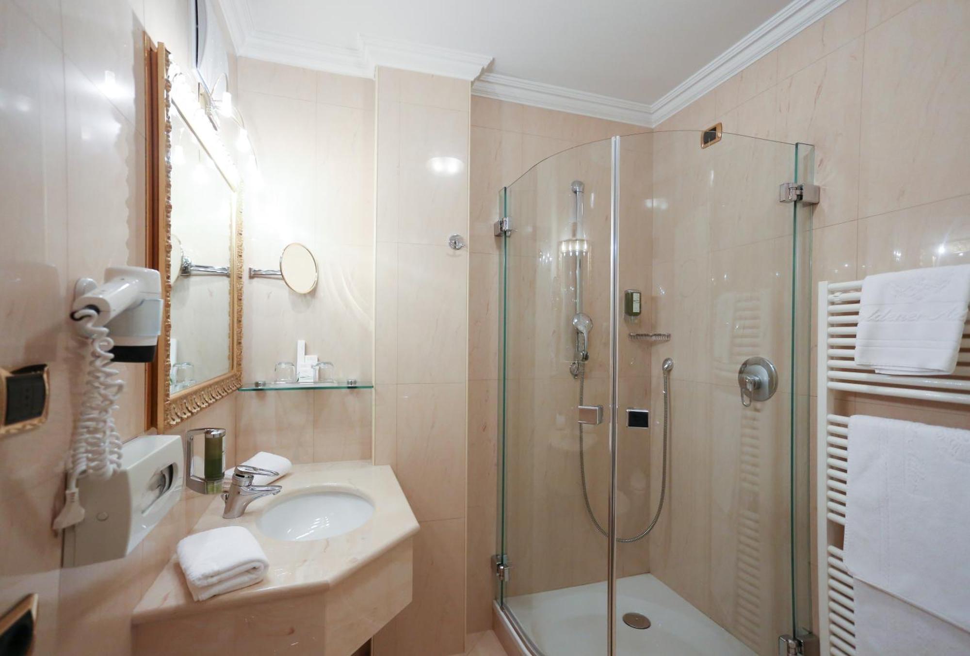 Cityhotel Goldener Adler B&B К'юза Екстер'єр фото